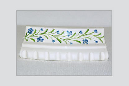 Handbemalung von schwedischem Kachelofen